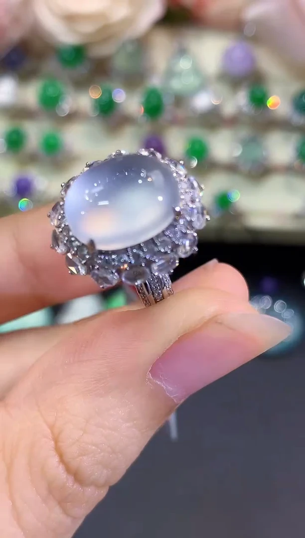 18K金镶嵌戒指翡翠瘦***子B281