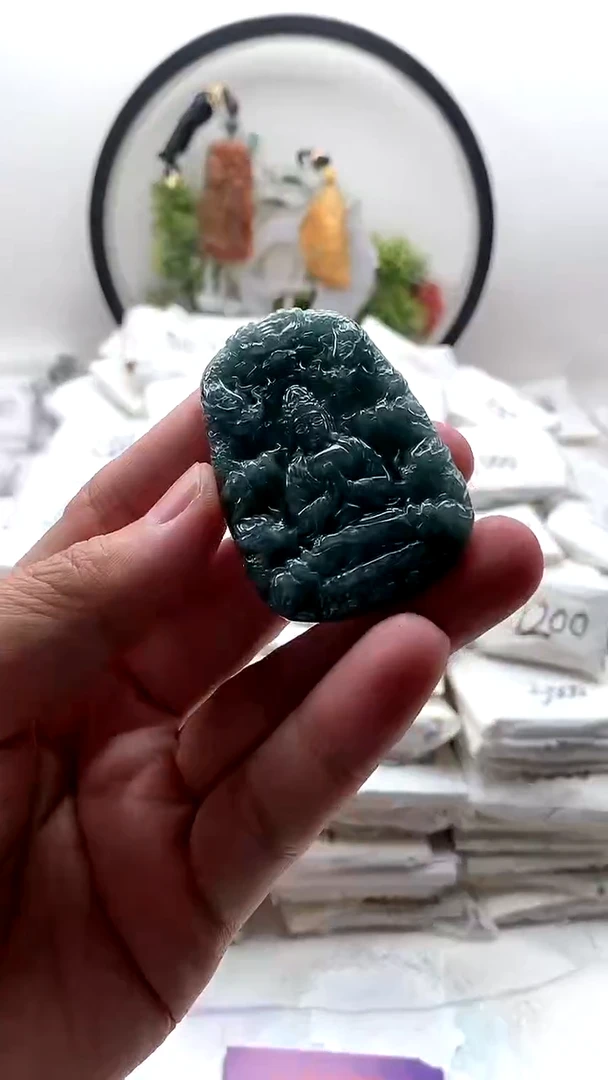 颈饰未镶嵌翡翠九龙观音