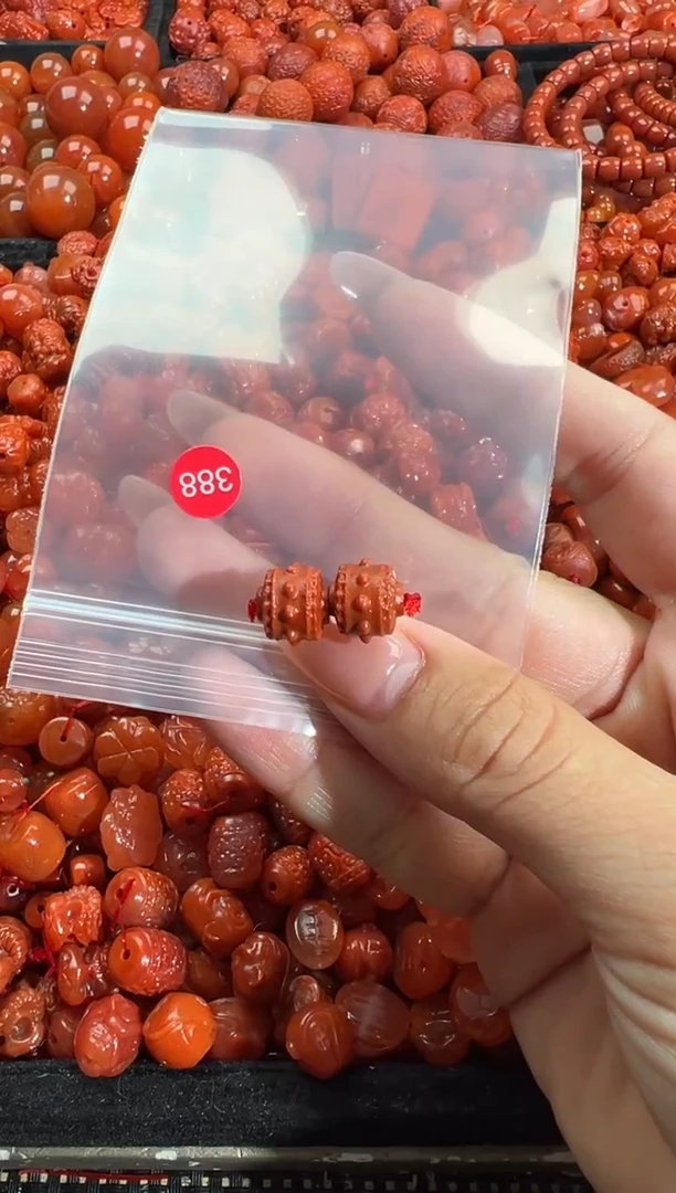 南红玛瑙未镶嵌颈饰1
