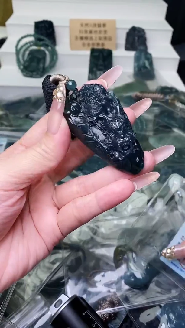 颈饰未镶嵌翡翠