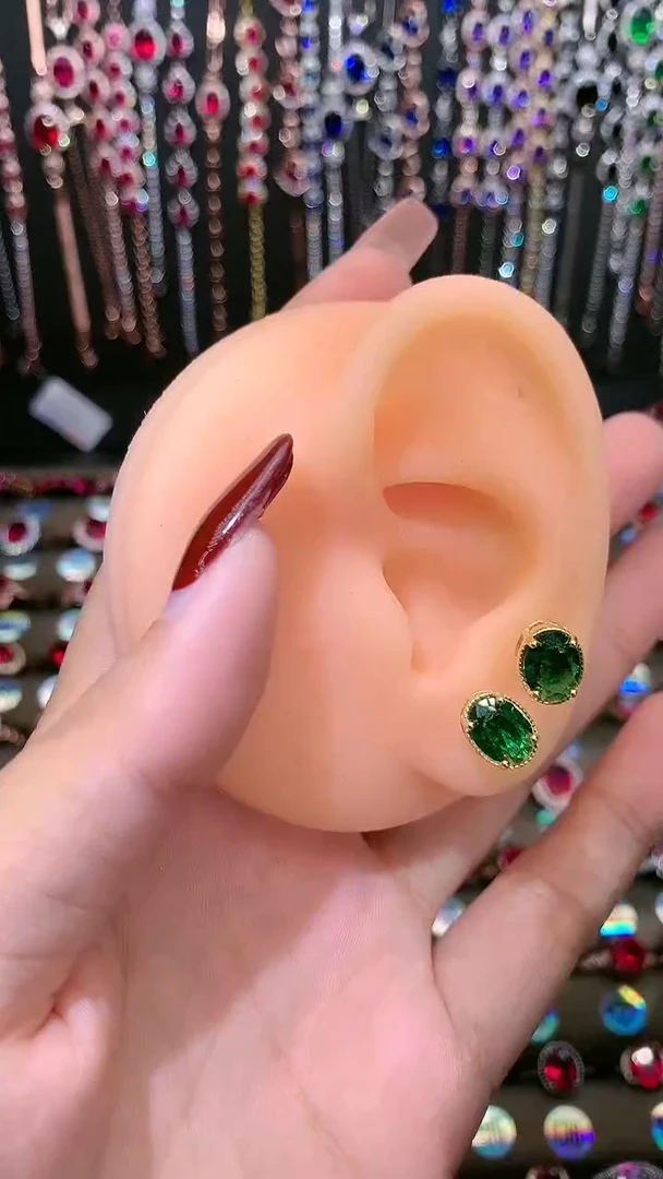 【闪购商品】透辉石耳饰银S925镶嵌6.8