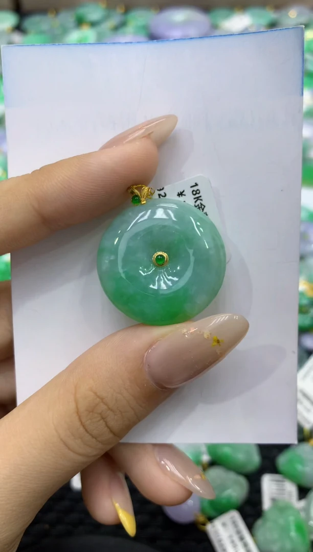 颈饰18K金镶嵌翡翠天然缅甸翡翠A货