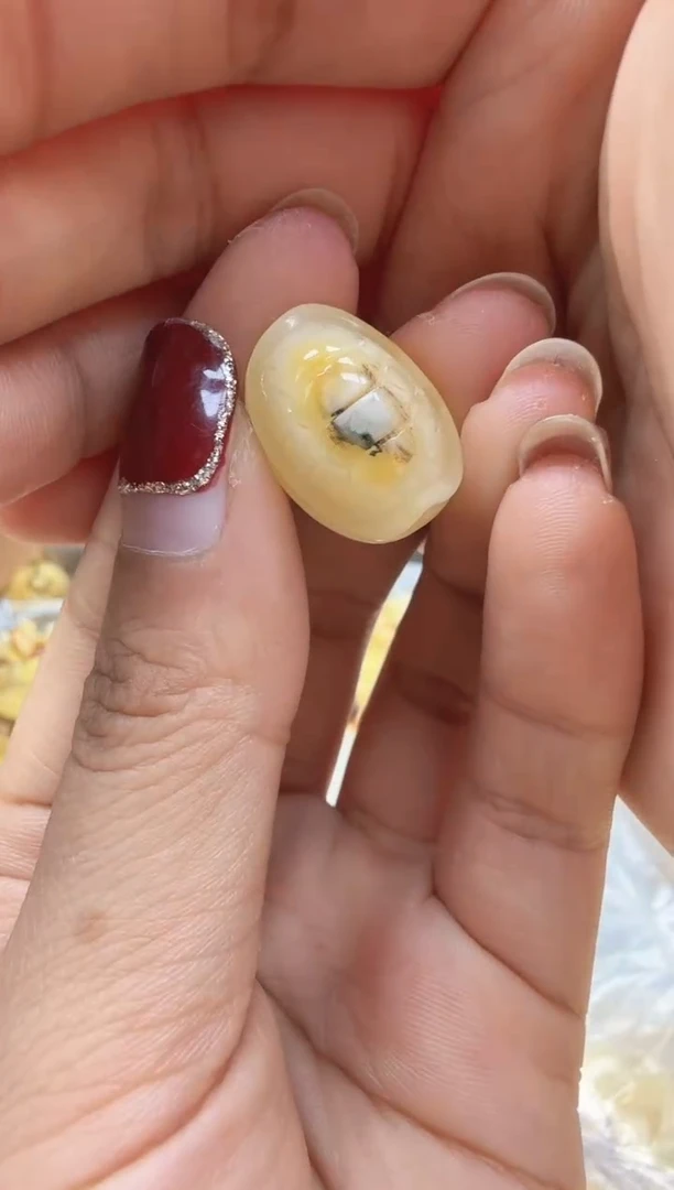 【闪购商品】琥珀裸石未镶嵌配饰