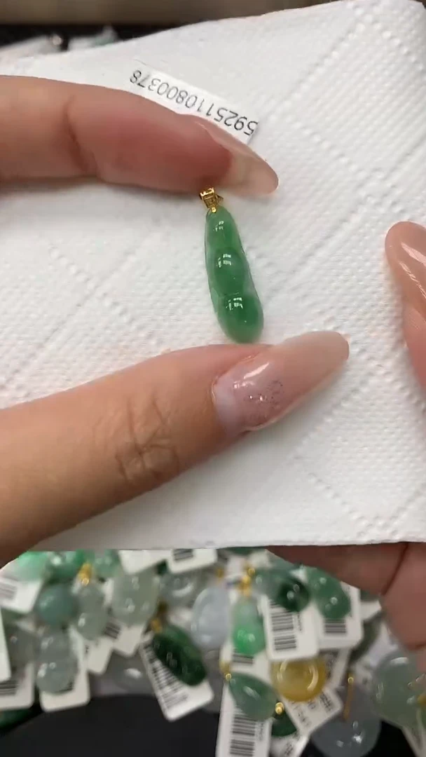 颈饰18K金镶嵌翡翠1111111111