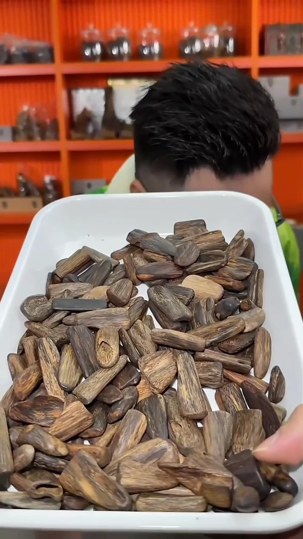 沉香吊坠184号沉水原材1粒多样性发一