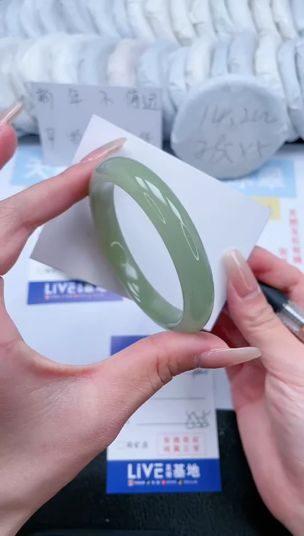 【闪购商品】石英质玉手镯未镶嵌T326-55.5