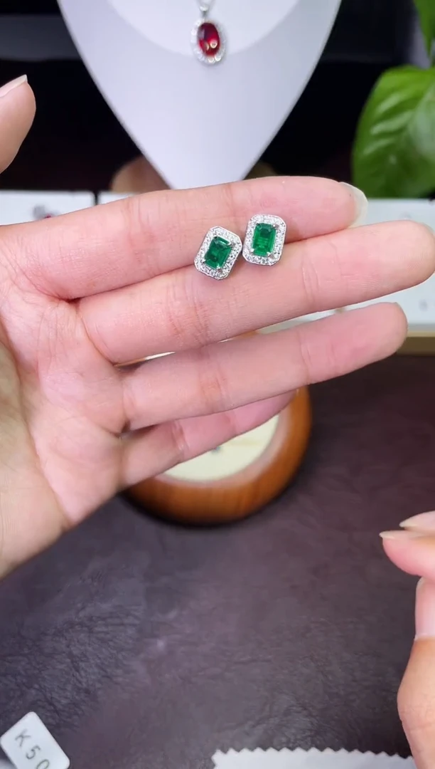 银S925镶嵌合成钻石耳饰绿宝耳钉