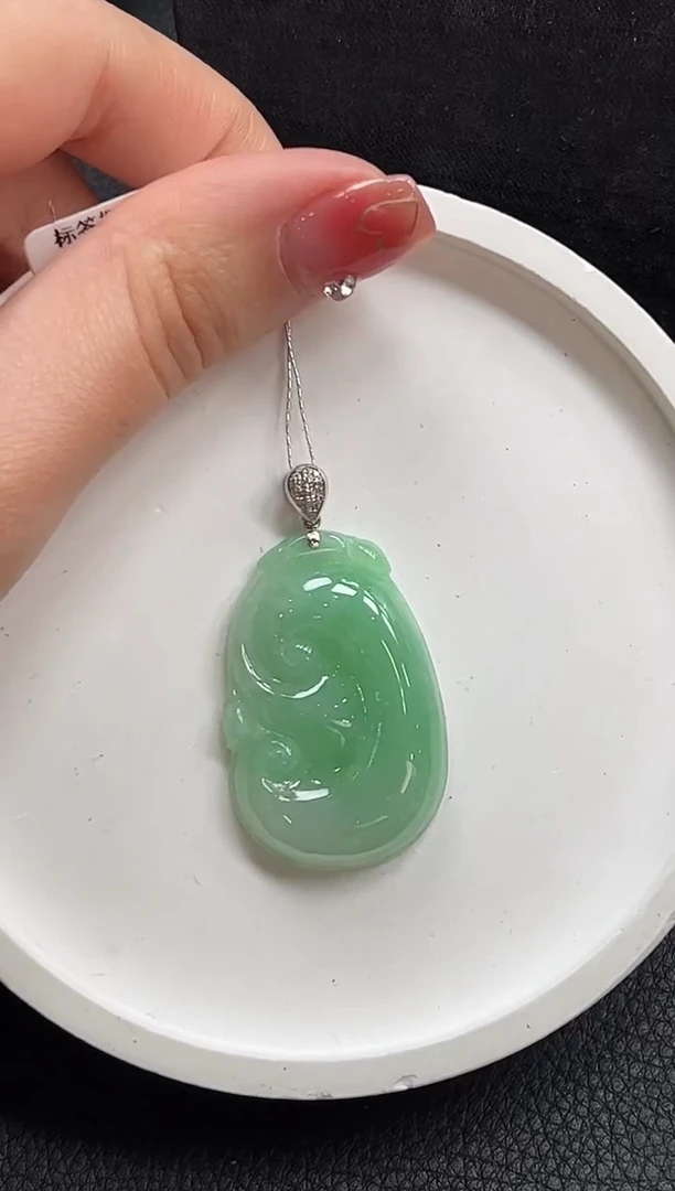 【闪购商品】翡翠颈饰18K金镶嵌如意