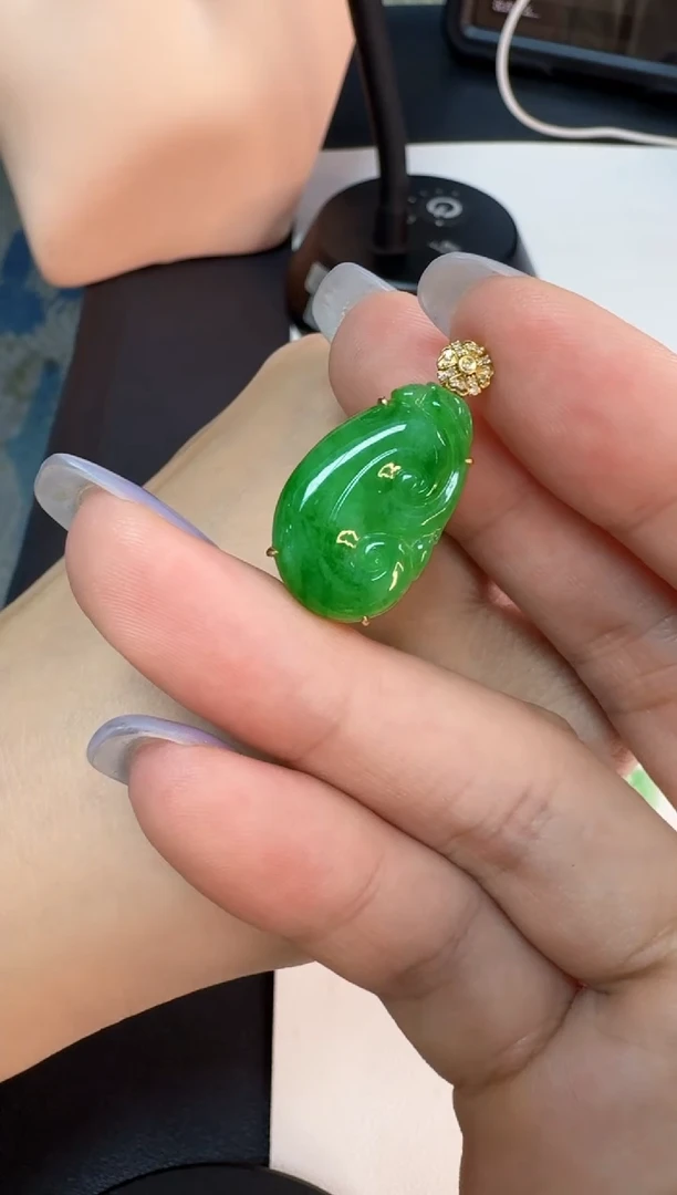 颈饰18K金镶嵌翡翠缅甸A货翡翠