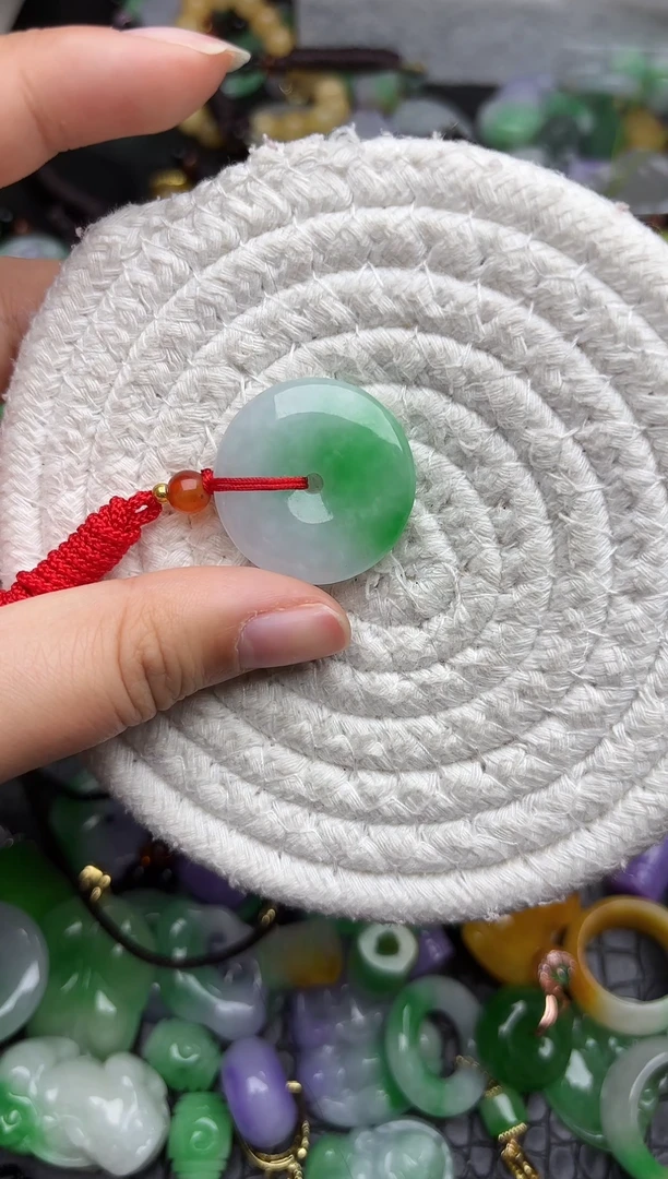 颈饰未镶嵌翡翠缅甸翡翠吊坠