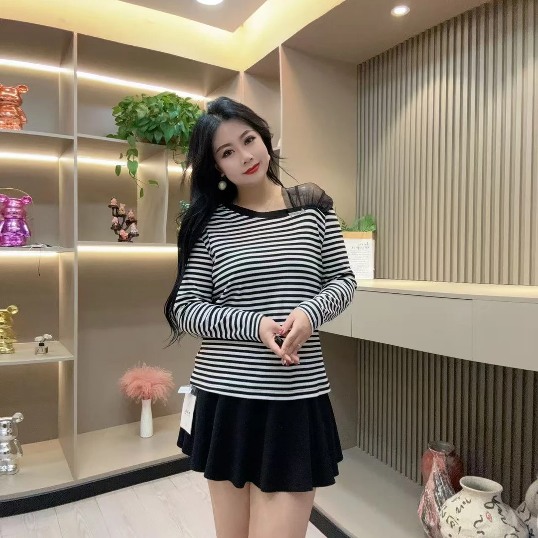 秋季打底衫-酷 3560秋季新款大码斜肩拼接蕾丝落肩袖显瘦打底衫