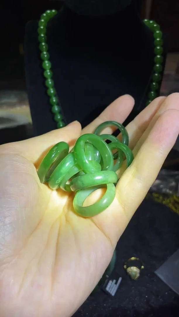 和田玉未镶嵌吊坠(不含链)和田碧玉戒圈