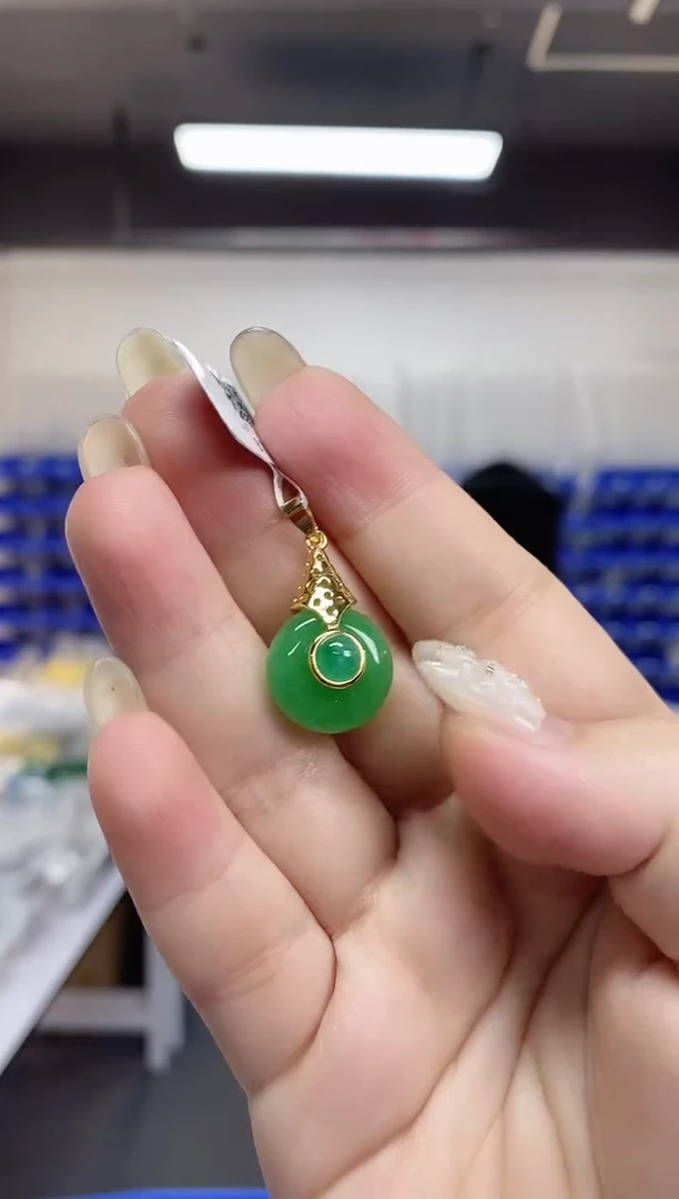 【闪购商品】翡翠吊坠(不含链)未镶嵌多样性发其一颜色微差