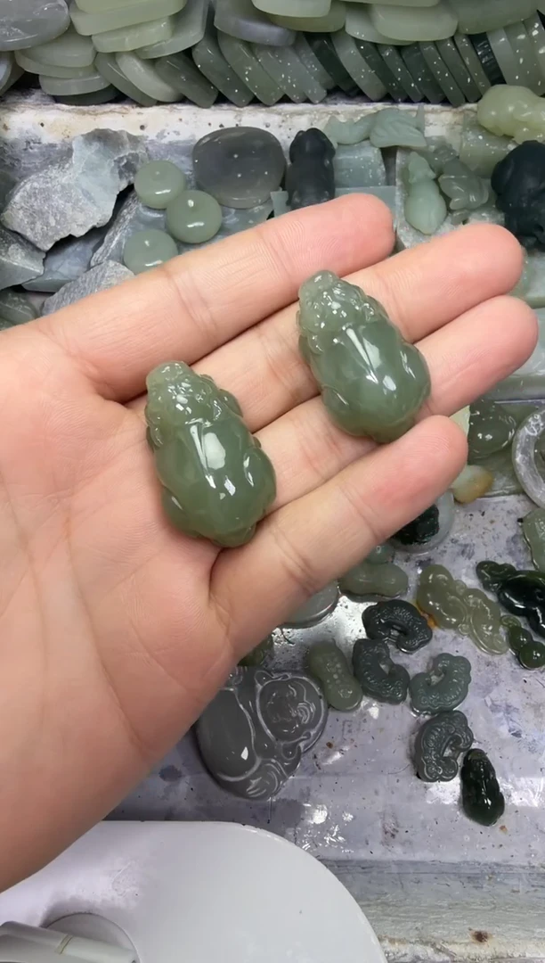 颈饰未镶嵌和田玉貔貅 多样性发一件