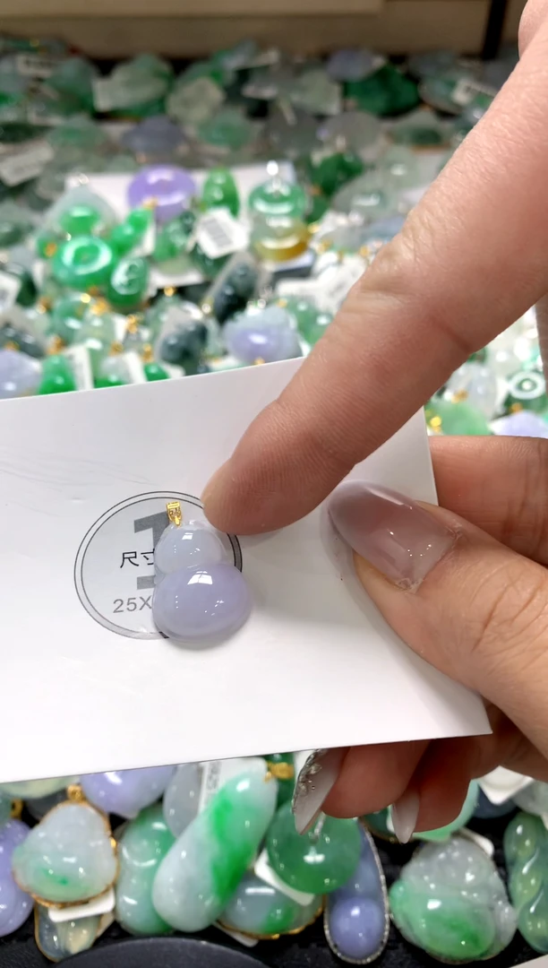 颈饰18K金镶嵌翡翠1111111111111111