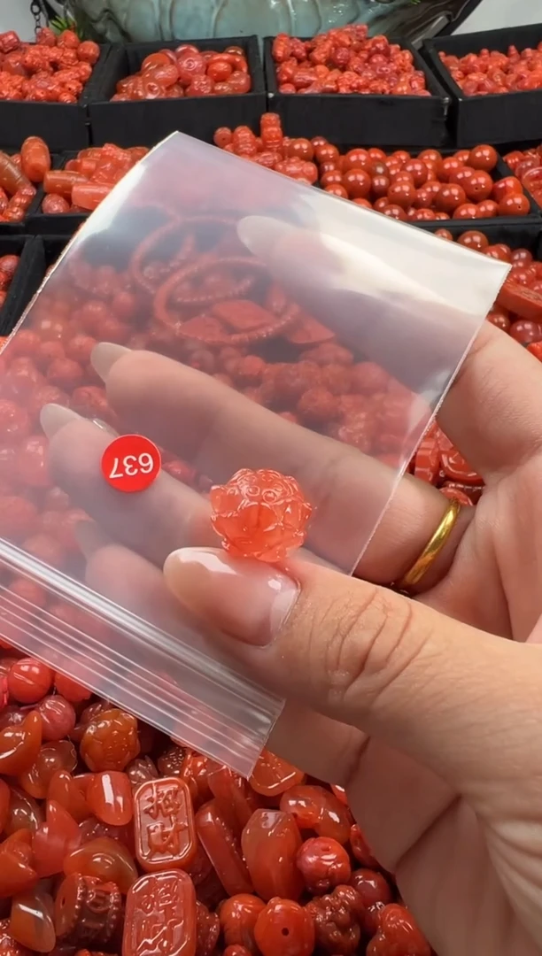 颈饰未镶嵌南红玛瑙1