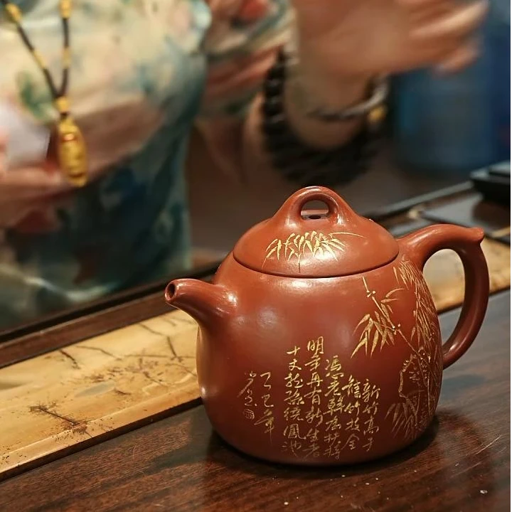 《老班章普洱生茶礼盒装（200克）》+朱泥刻绘秦权