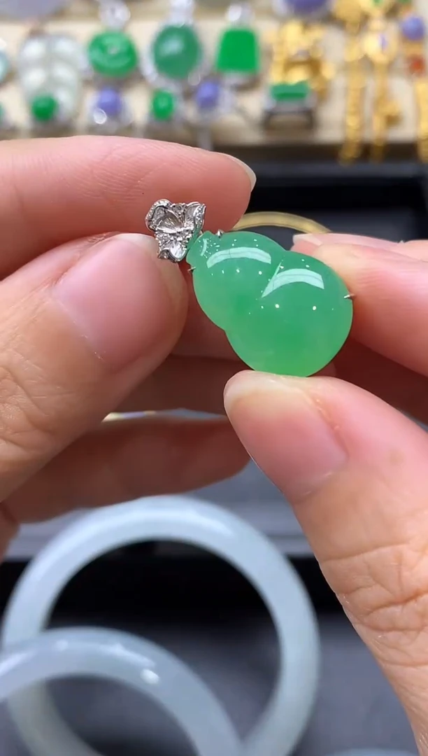 颈饰18K金镶嵌翡翠548-中国好珍宝