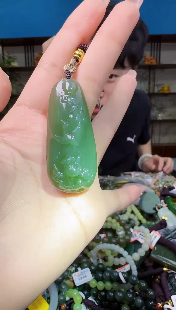 颈饰未镶嵌和田玉1