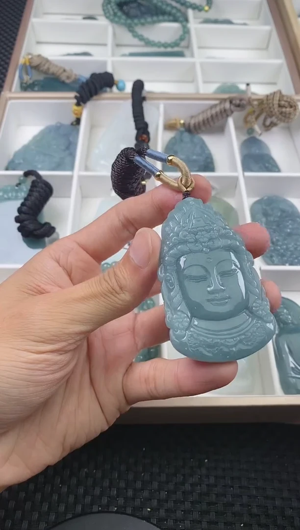 翡翠未镶嵌颈饰