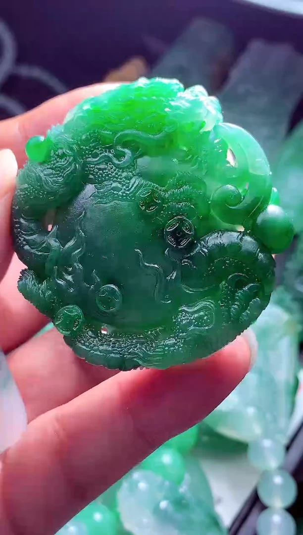 未镶嵌定制翡翠山**?翡翠毛货定制
