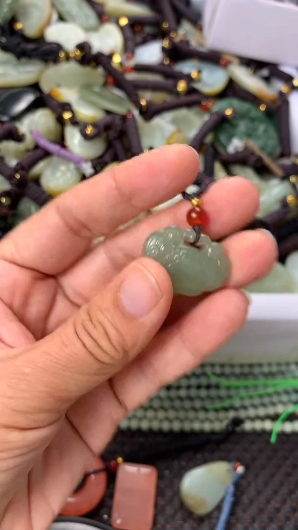 【闪购商品】和田玉颈饰未镶嵌多样性发货没有证书拍一发一有瑕