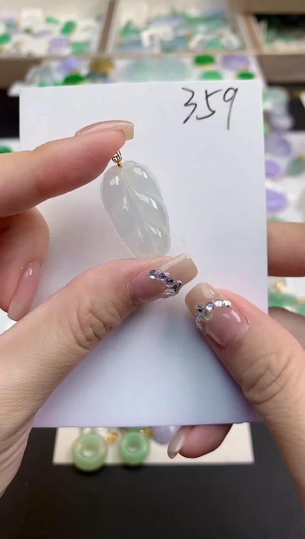 颈饰18K金镶嵌翡翠天然缅甸a货翡翠