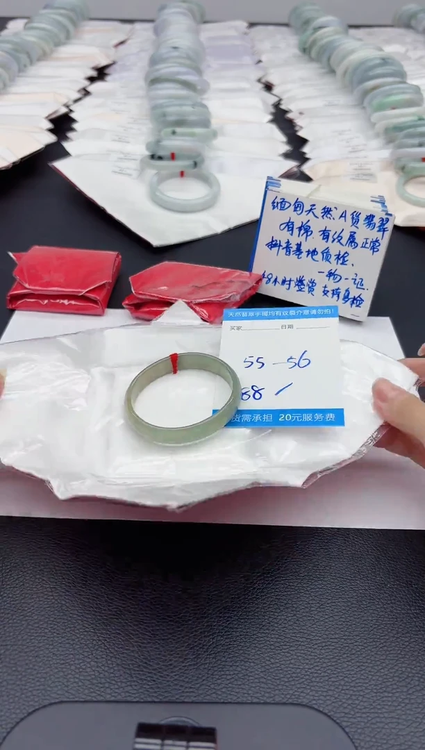 翡翠手镯未镶嵌翡翠手镯