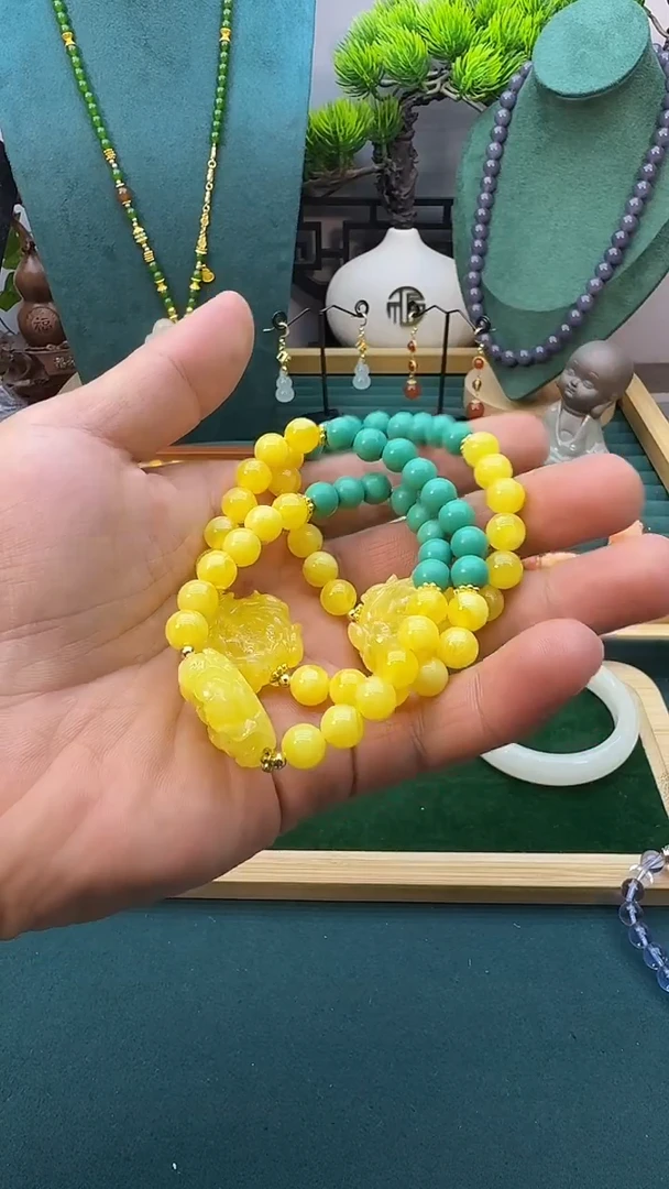 14K金镶嵌颈饰蜜蜡QW31
