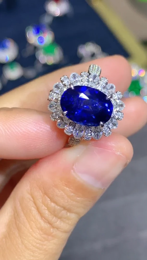 戒指蓝宝石18K金镶嵌4.09CT