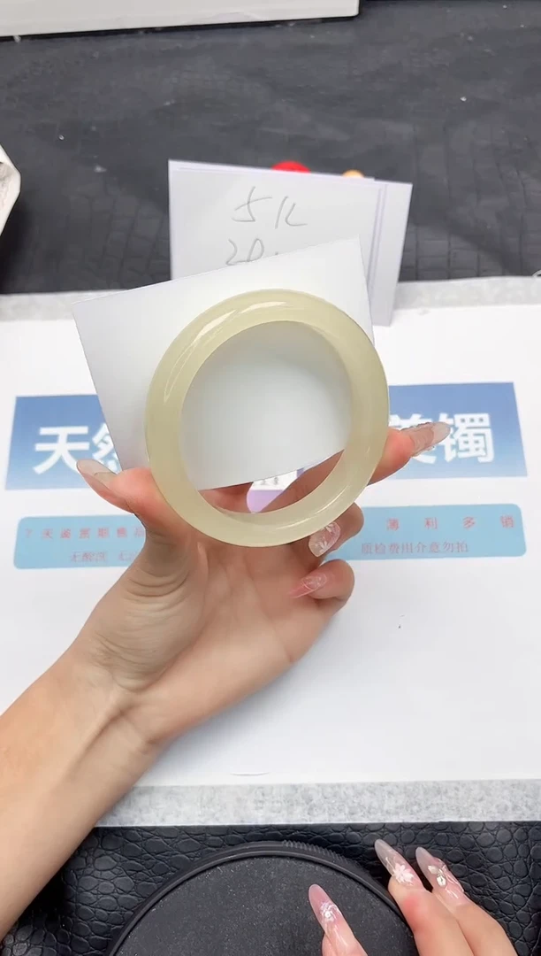 【闪购商品】石英质玉手镯未镶嵌L49-61.3