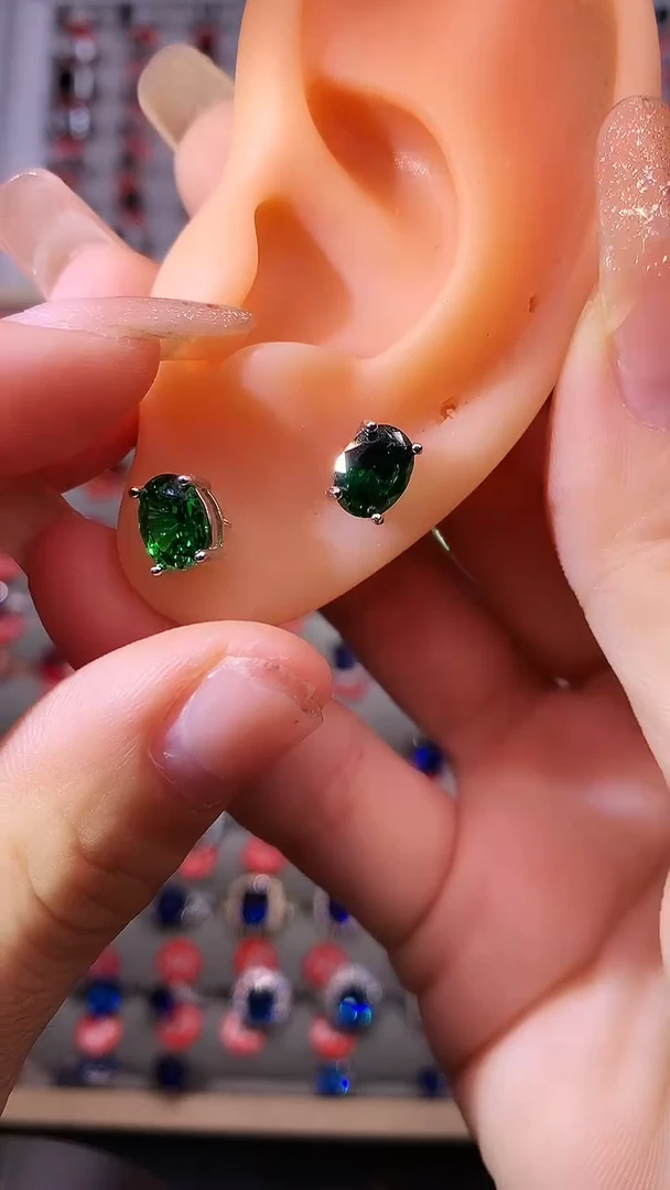 【闪购商品】透辉石耳饰银S925镶嵌1111111