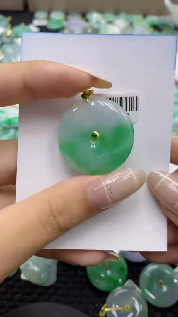 翡翠18K金镶嵌颈饰天然缅甸翡翠A货