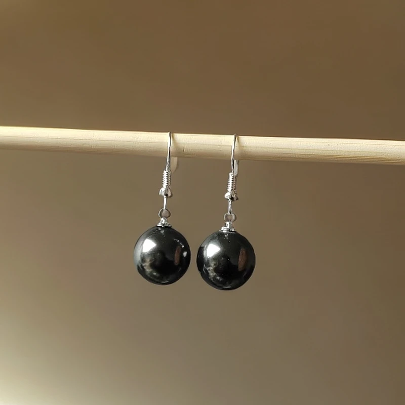 正圆强光黑色大点位龙珠素耳钩