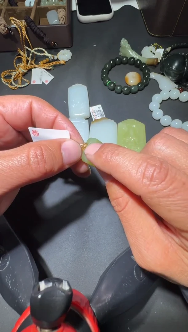 未镶嵌和田玉（糖玉）挂件和田玉