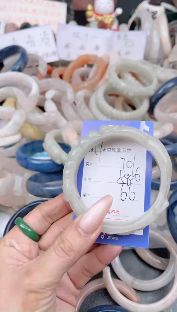 未镶嵌手镯石英质玉701