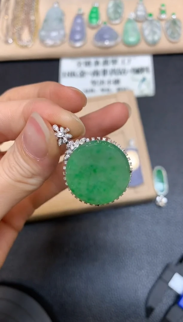 【闪购商品】翡翠颈饰18K金镶嵌圆牌【无服务费