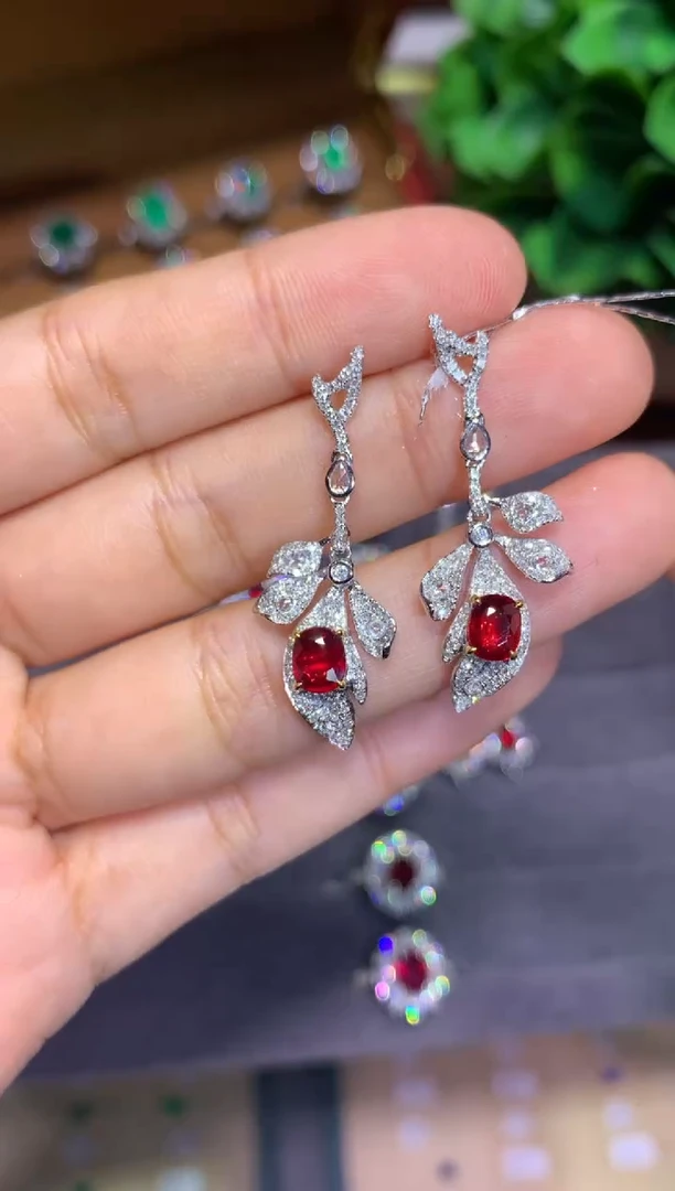 18K金镶嵌耳饰红宝石1.3CT