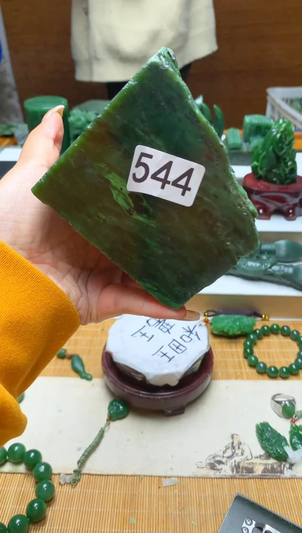 未镶嵌和田玉摆件1