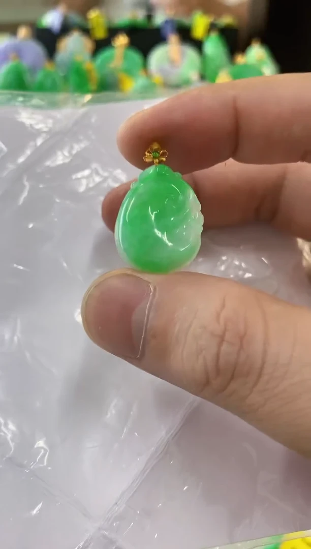 翡翠18K金镶嵌吊坠(不含链)缅甸翡翠挂件
