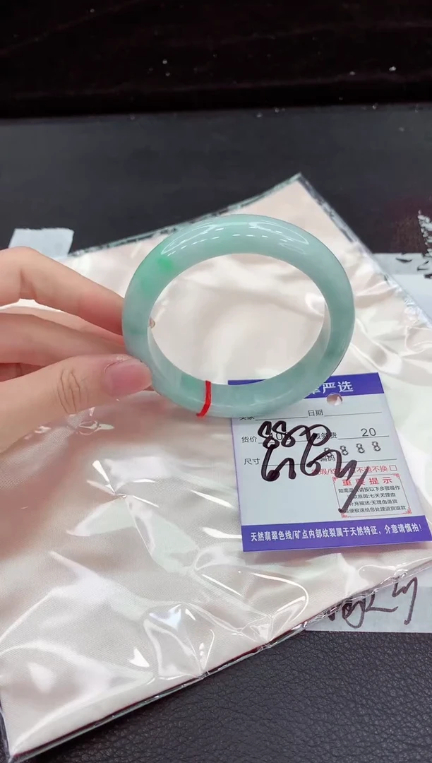 翡翠手镯未镶嵌1111111111111111