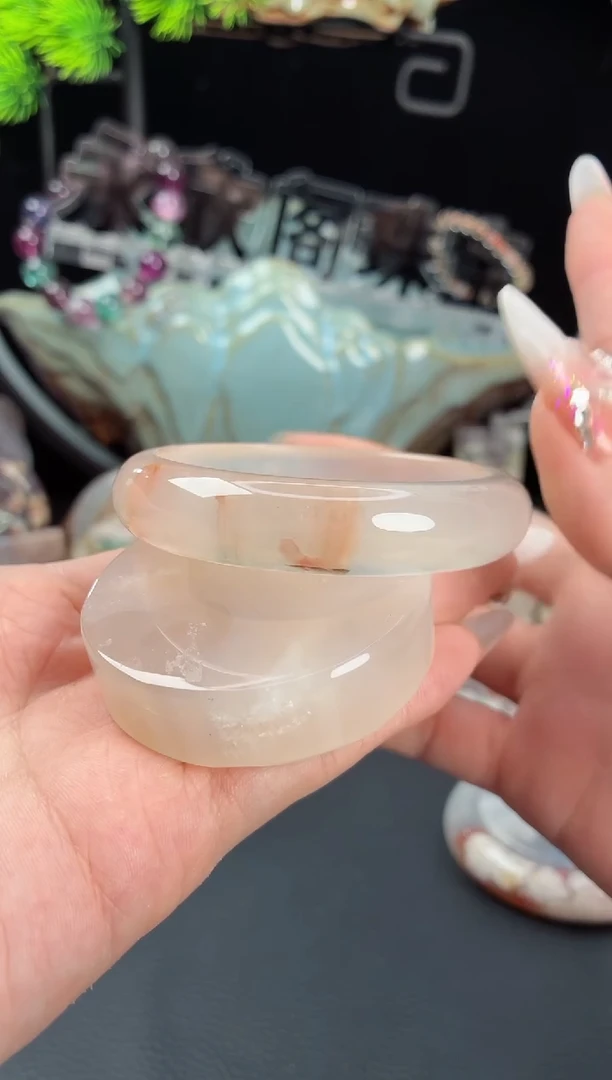 石英质玉手镯（圆镯）未镶嵌54