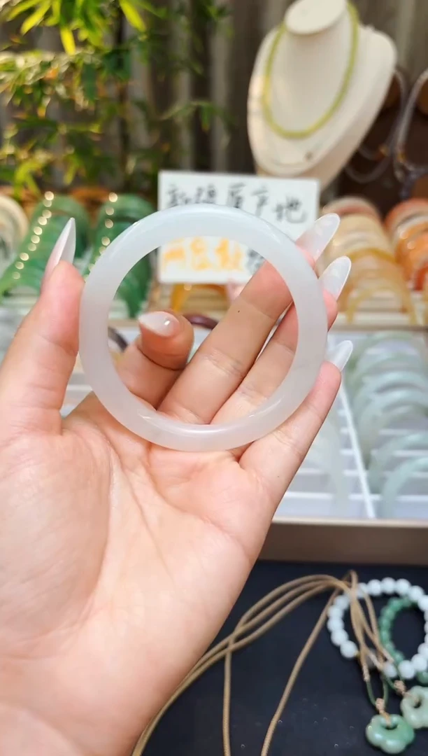 未镶嵌手镯石英质玉需包容