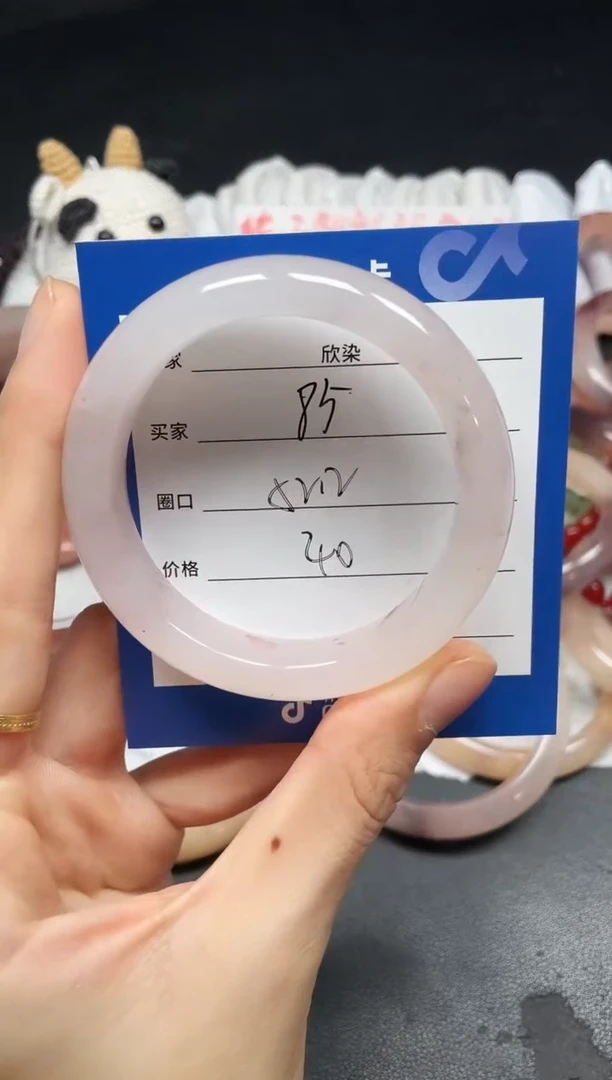 未镶嵌手镯石英质玉85