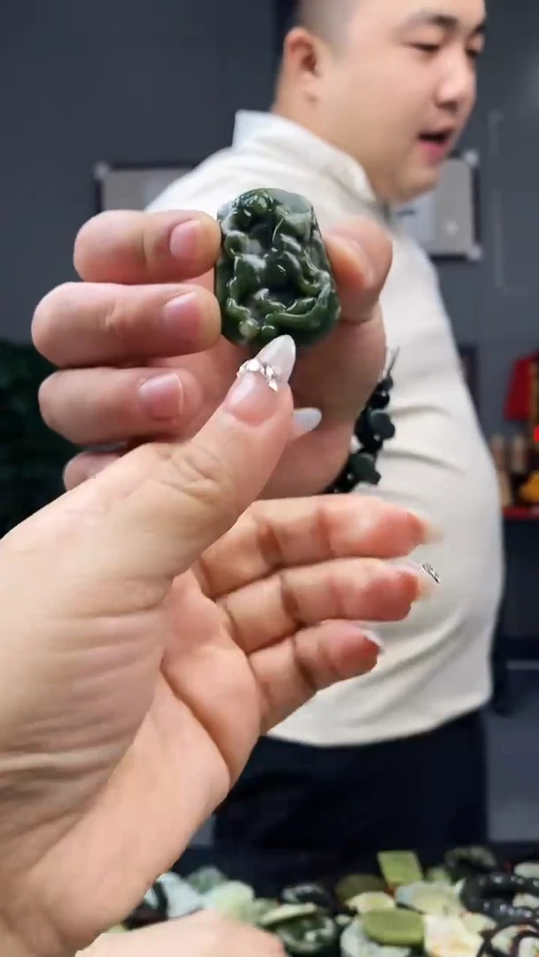 未镶嵌蛇纹石玉其他天然岫玉（多样性发其中之一）