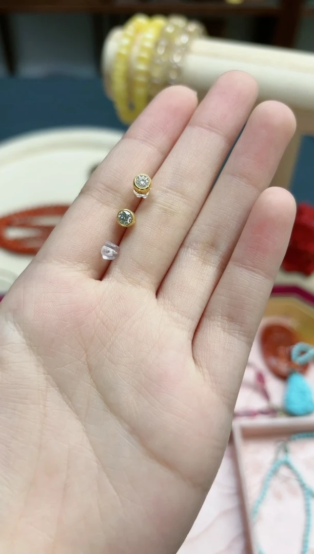 【闪购商品】合成碳硅石（莫桑石）耳饰18K金镶嵌18k金莫桑耳钉 MY
