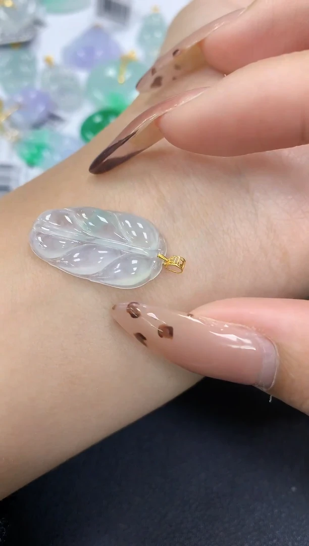 颈饰18K金镶嵌翡翠a货假一赔三支持复检百元上9元证书费自理