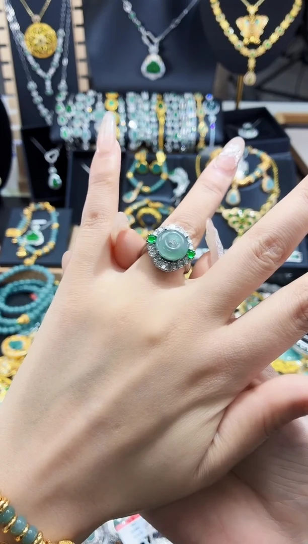 翡翠未镶嵌吊坠(不含链)天然翡翠a货 多样性发其一