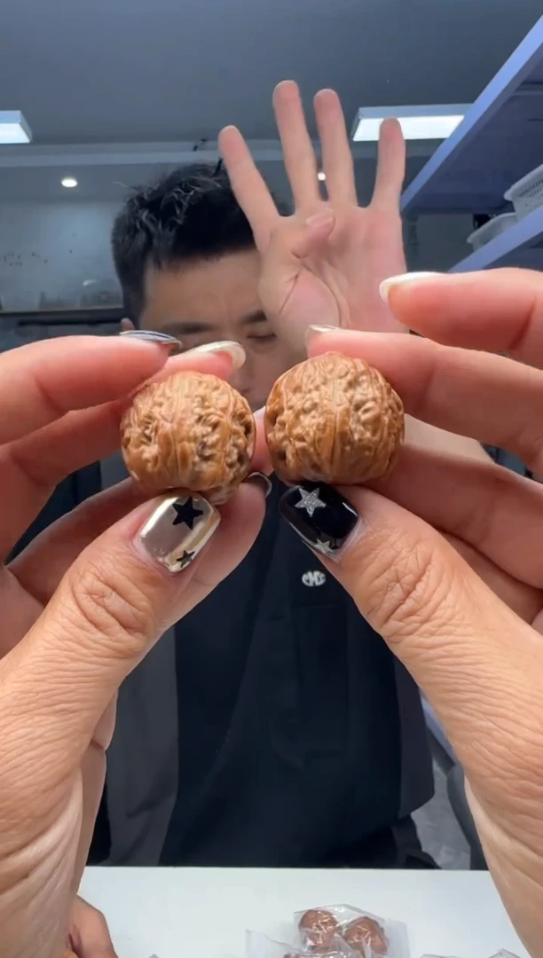 文玩核桃把件粗筋秋子