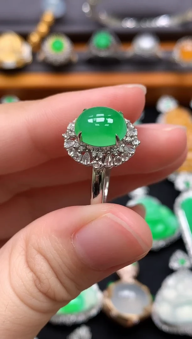 18K金镶嵌戒指翡翠戒指